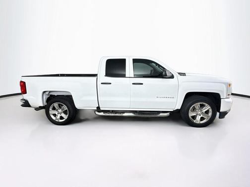 Summit White 2018 Chevrolet Silverado 1500 Custom