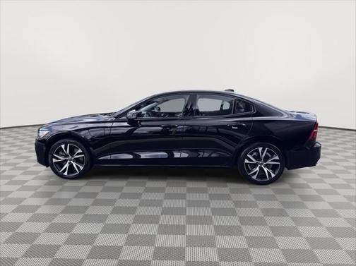 2022 Volvo S60 Recharge Plug-In Hybrid T8 R-Design Expression