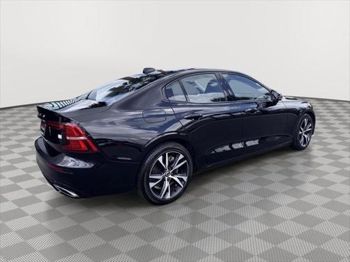 2022 Volvo S60 Recharge Plug-In Hybrid T8 R-Design Expression