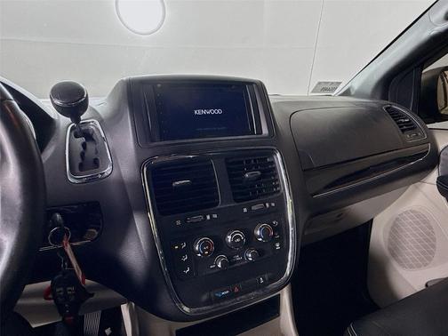 Granite Pearlcoat 2017 Dodge Grand Caravan SXT