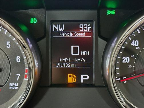 Brilliant Black Crystal Pearlcoat 2013 Jeep Grand Cherokee Laredo