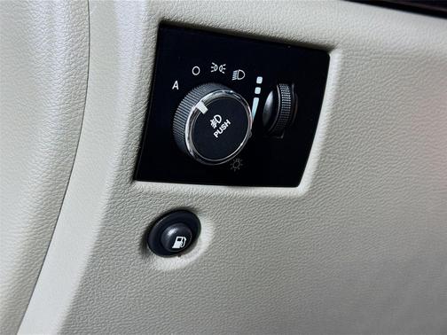 Brilliant Black Crystal Pearlcoat 2013 Jeep Grand Cherokee Laredo