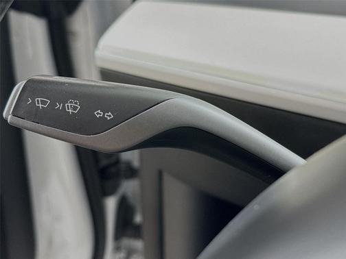 Pearl White Multi-Coat 2023 Tesla Model 3 Standard Range