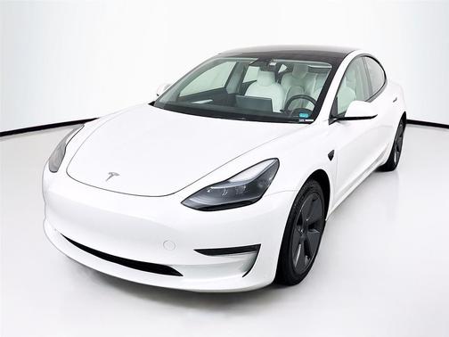 Pearl White Multi-Coat 2023 Tesla Model 3 Standard Range