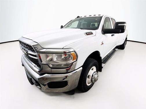 2024 RAM 3500 Tradesman Crew Cab 4x4 8' Box