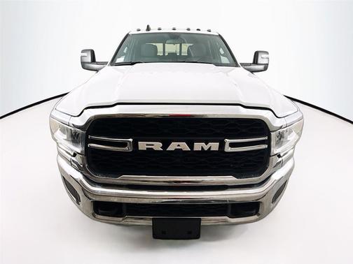 2024 RAM 3500 Tradesman Crew Cab 4x4 8' Box