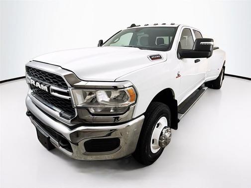 2024 RAM 3500 Tradesman Crew Cab 4x4 8' Box