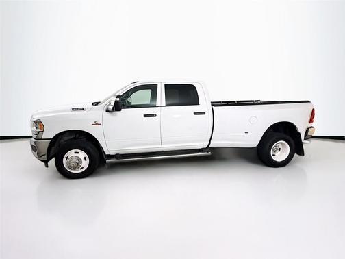 2024 RAM 3500 Tradesman Crew Cab 4x4 8' Box