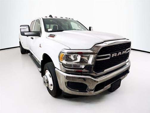 2024 RAM 3500 Tradesman Crew Cab 4x4 8' Box