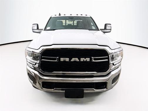 2024 RAM 3500 Tradesman Crew Cab 4x4 8' Box