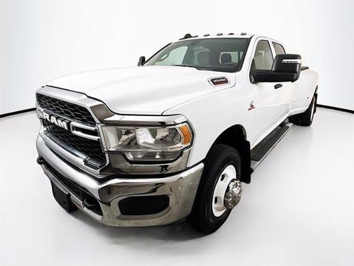 2024 RAM 3500 Tradesman Crew Cab 4x4 8' Box