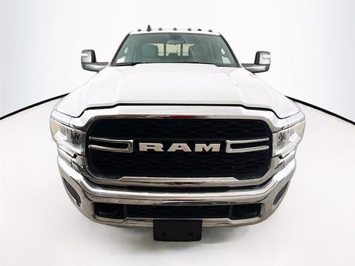 2024 RAM 3500 Tradesman Crew Cab 4x4 8' Box