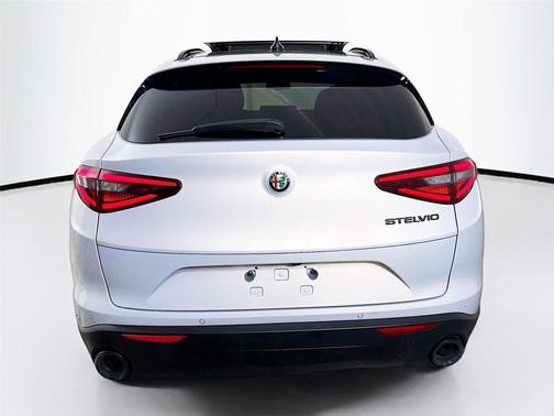 2021 Alfa Romeo Stelvio Base