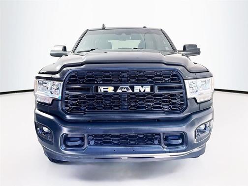 2022 RAM 3500 Tradesman Crew Cab 4x4 6'4' Box