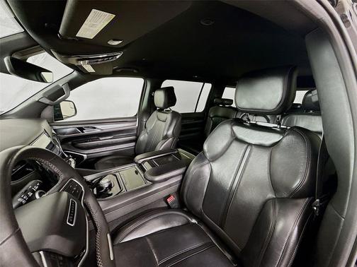 Diamond Black Crystal Pearlcoat 2022 Jeep Wagoneer Series I 4x2