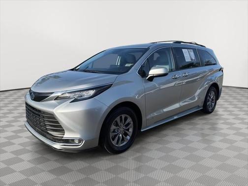 2021 Toyota Sienna XLE 8 Passenger