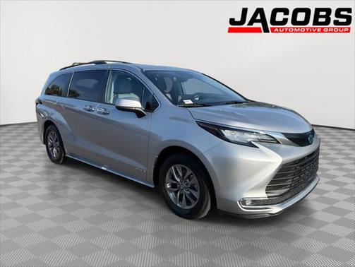 2021 Toyota Sienna XLE 8 Passenger