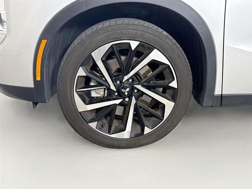 Alloy Silver Metallic 2024 Mitsubishi Outlander SE 2.5 2WD