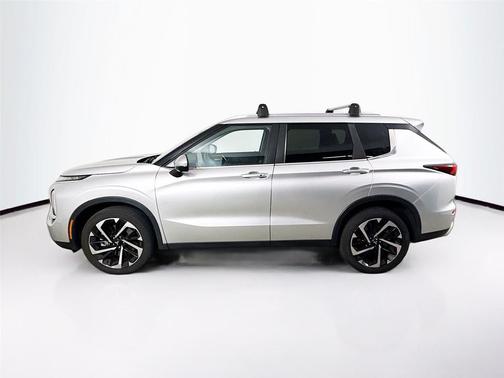 Alloy Silver Metallic 2024 Mitsubishi Outlander SE 2.5 2WD