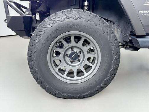 Granite Crystal Metallic Clearcoat 2018 Jeep Wrangler JK Unlimited Sahara