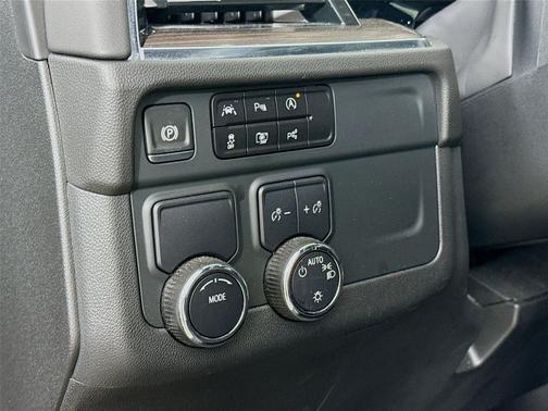 2025 Chevrolet Suburban LS