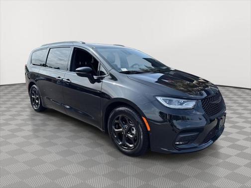 2024 Chrysler Pacifica Hybrid Premium S Appearance Pkg