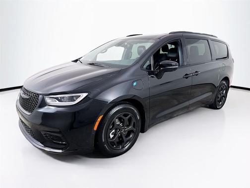 2024 Chrysler Pacifica Hybrid Premium S Appearance Pkg