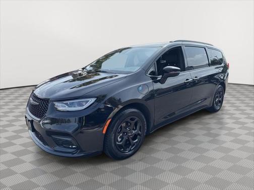 2024 Chrysler Pacifica Hybrid Premium S Appearance Pkg