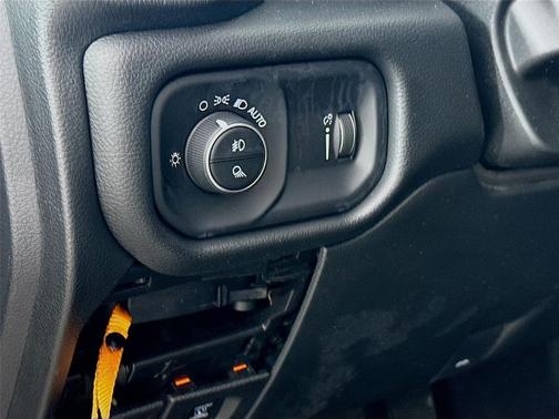 Bright White Clearcoat 2025 RAM 2500 Tradesman Crew Cab 4x4 8' Box