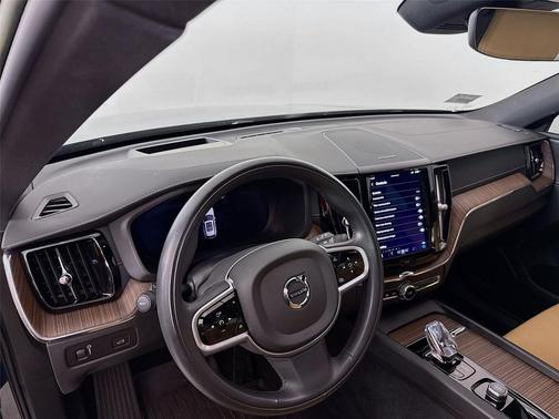 2022 Volvo XC60 B6 Inscription