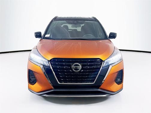 Monarch Orange/Super Black 2021 Nissan Kicks SR