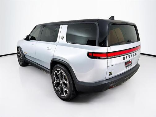 2025 Rivian R1S Premium Tri Motor Max Pack
