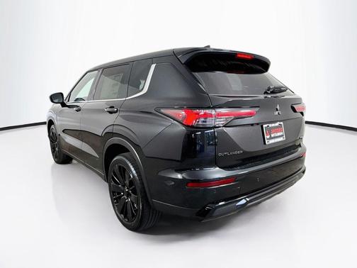 Black Diamond 2026 Mitsubishi Outlander SE