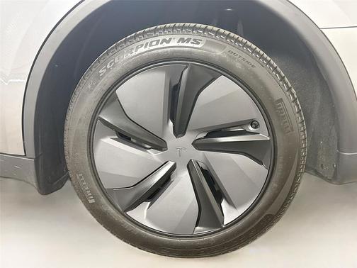 2026 Tesla Model Y Premium Rear-Wheel Drive