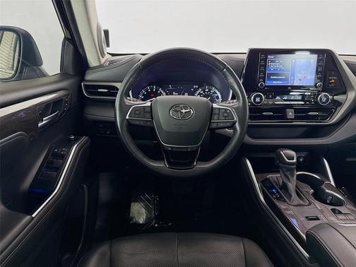 Midnight Black Metallic 2021 Toyota Highlander Platinum
