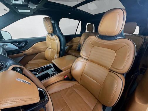 Pristine White Metallic Tri-Coat 2023 Lincoln Aviator Black Label AWD