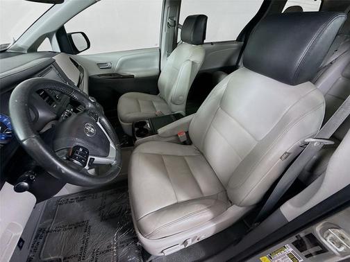 Celestial Silver Metallic 2020 Toyota Sienna XLE
