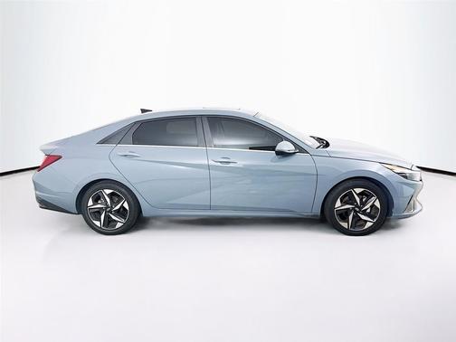 2022 Hyundai ELANTRA Limited