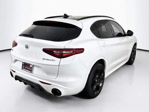 Alfa White 2022 Alfa Romeo Stelvio Ti