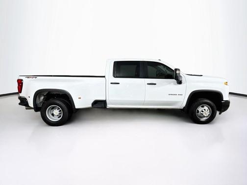 Summit White 2026 Chevrolet Silverado 3500 Crew Cab, Long Bed, WT Dual Rear Wheel, RWD