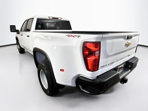 Summit White 2026 Chevrolet Silverado 3500 Crew Cab, Long Bed, WT Dual Rear Wheel, RWD