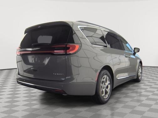 Ceramic Gray Clearcoat 2023 Chrysler Pacifica Limited