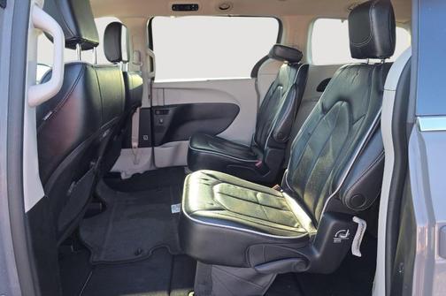Ceramic Gray Clearcoat 2023 Chrysler Pacifica Limited