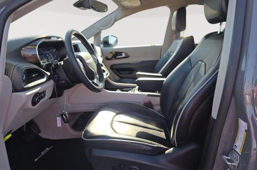 Ceramic Gray Clearcoat 2023 Chrysler Pacifica Limited