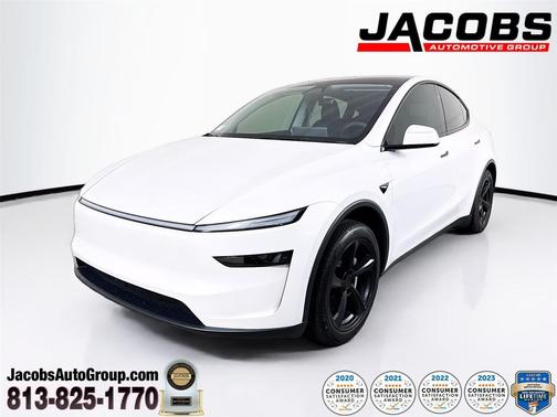 Pearl White Multi-Coat 2026 Tesla Model Y Premium Rear-Wheel Drive