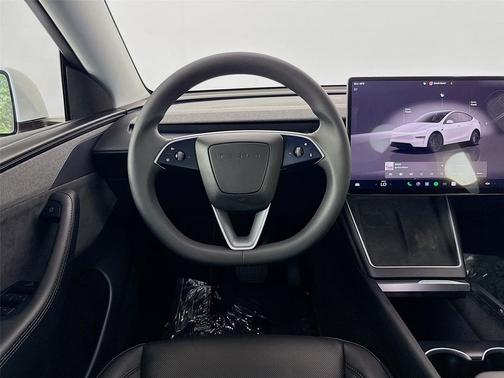 Pearl White Multi-Coat 2026 Tesla Model Y Premium Rear-Wheel Drive