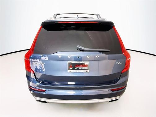 2021 Volvo XC90 T6 Momentum