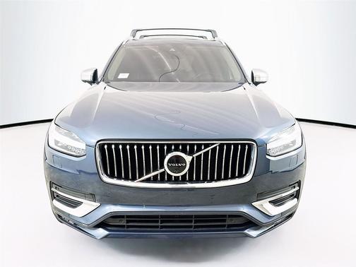 2021 Volvo XC90 T6 Momentum