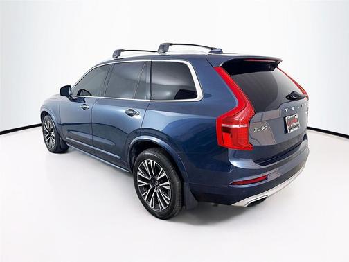 2021 Volvo XC90 T6 Momentum