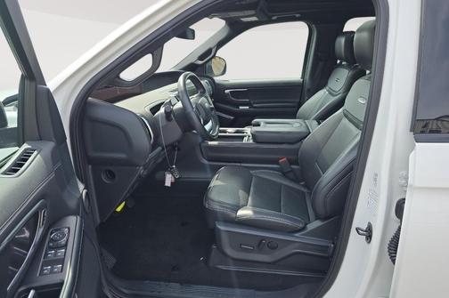 Star White Metallic Tri-Coat 2025 Ford Expedition Max Platinum